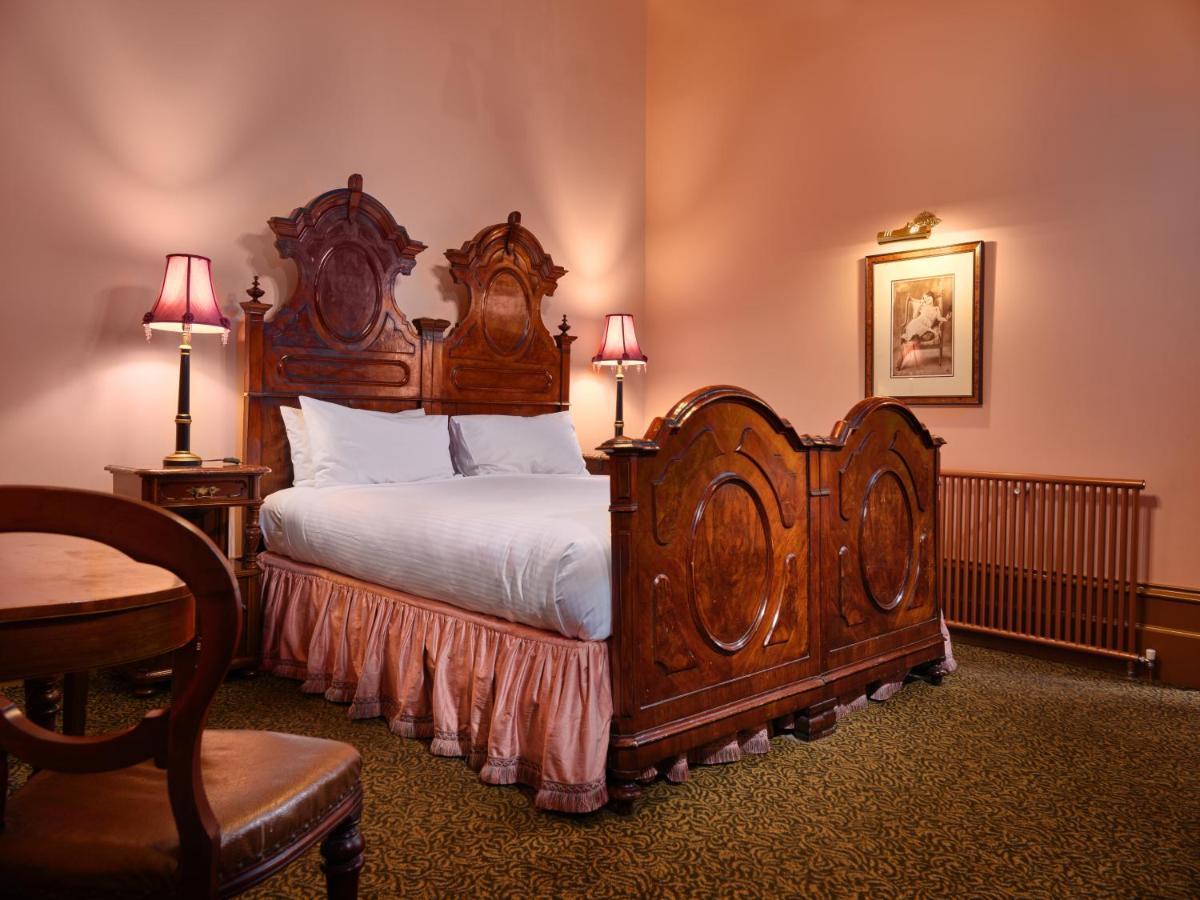 Craig'S Royal Hotel Ballarat Dış mekan fotoğraf A bedroom at the hotel