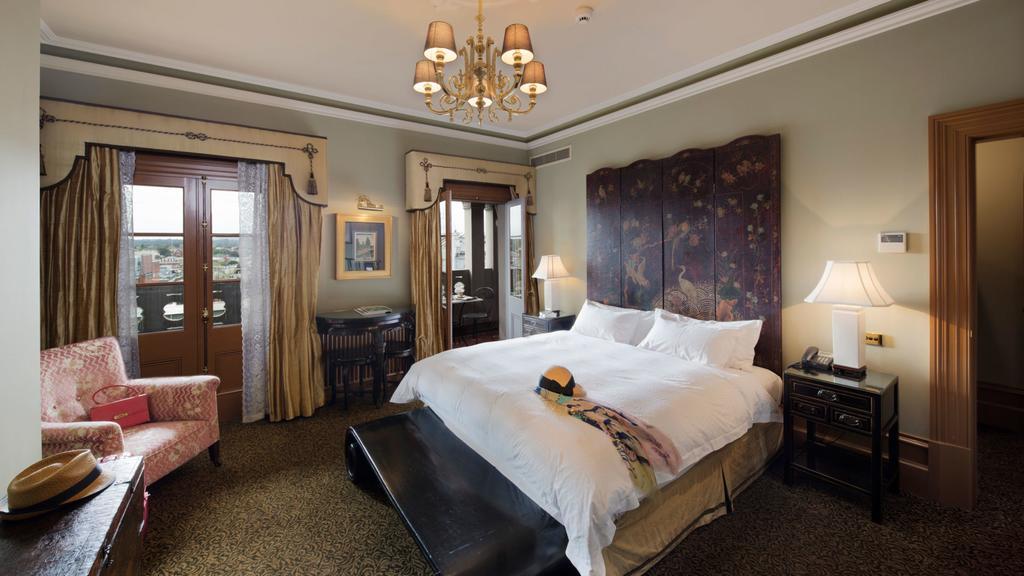 Craig'S Royal Hotel Ballarat Dış mekan fotoğraf A guest room at the Hotel de la Paix