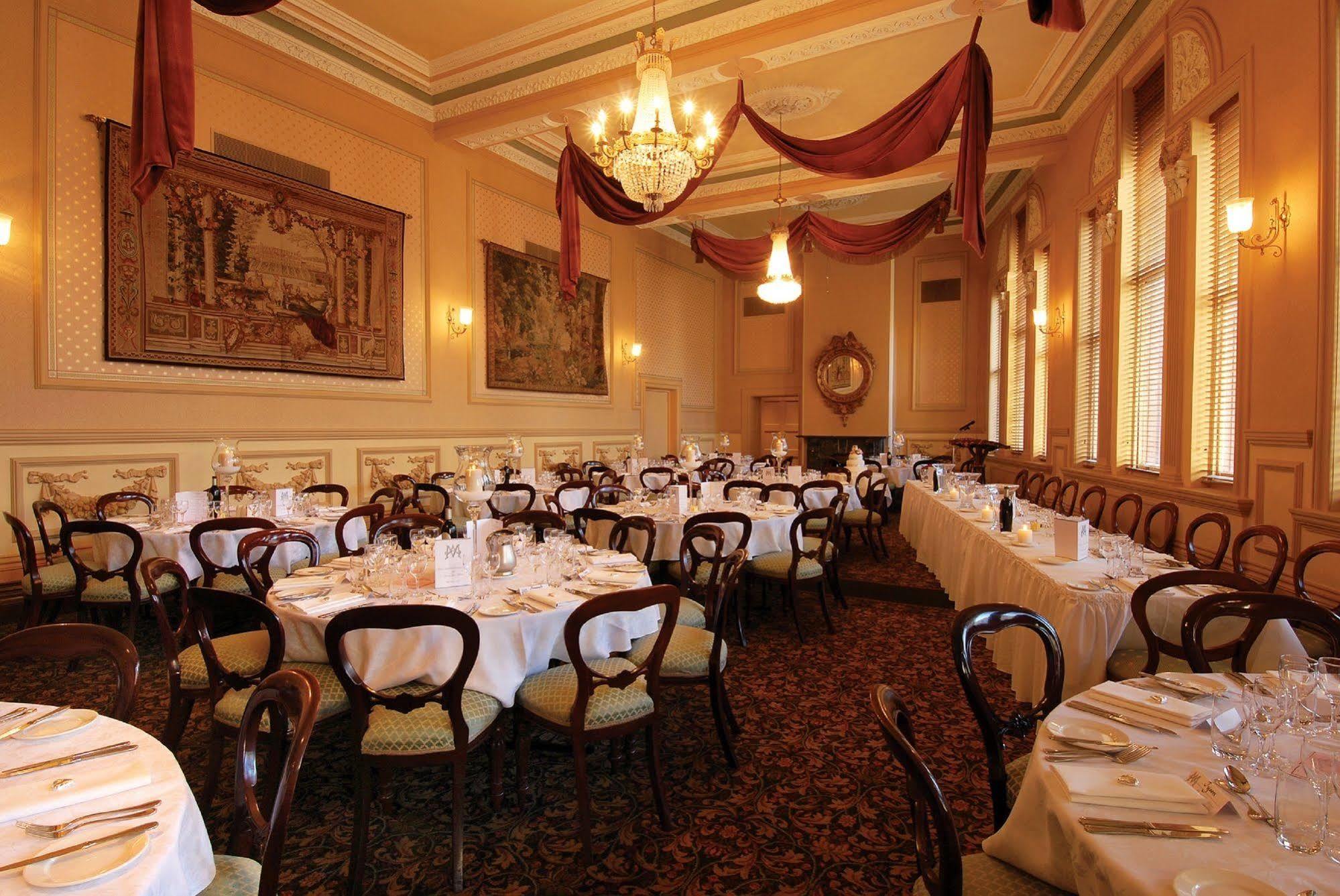 Craig'S Royal Hotel Ballarat Dış mekan fotoğraf The restaurant's interior