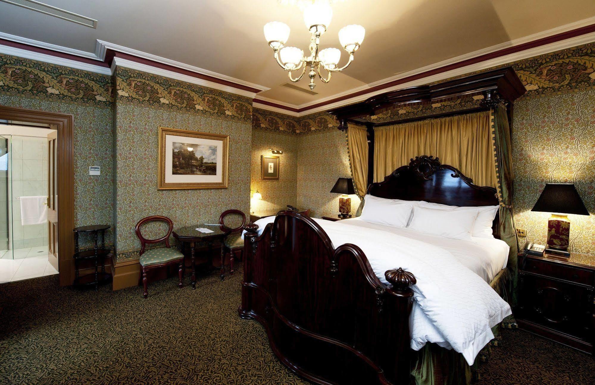 Craig'S Royal Hotel Ballarat Dış mekan fotoğraf A bedroom at the hotel