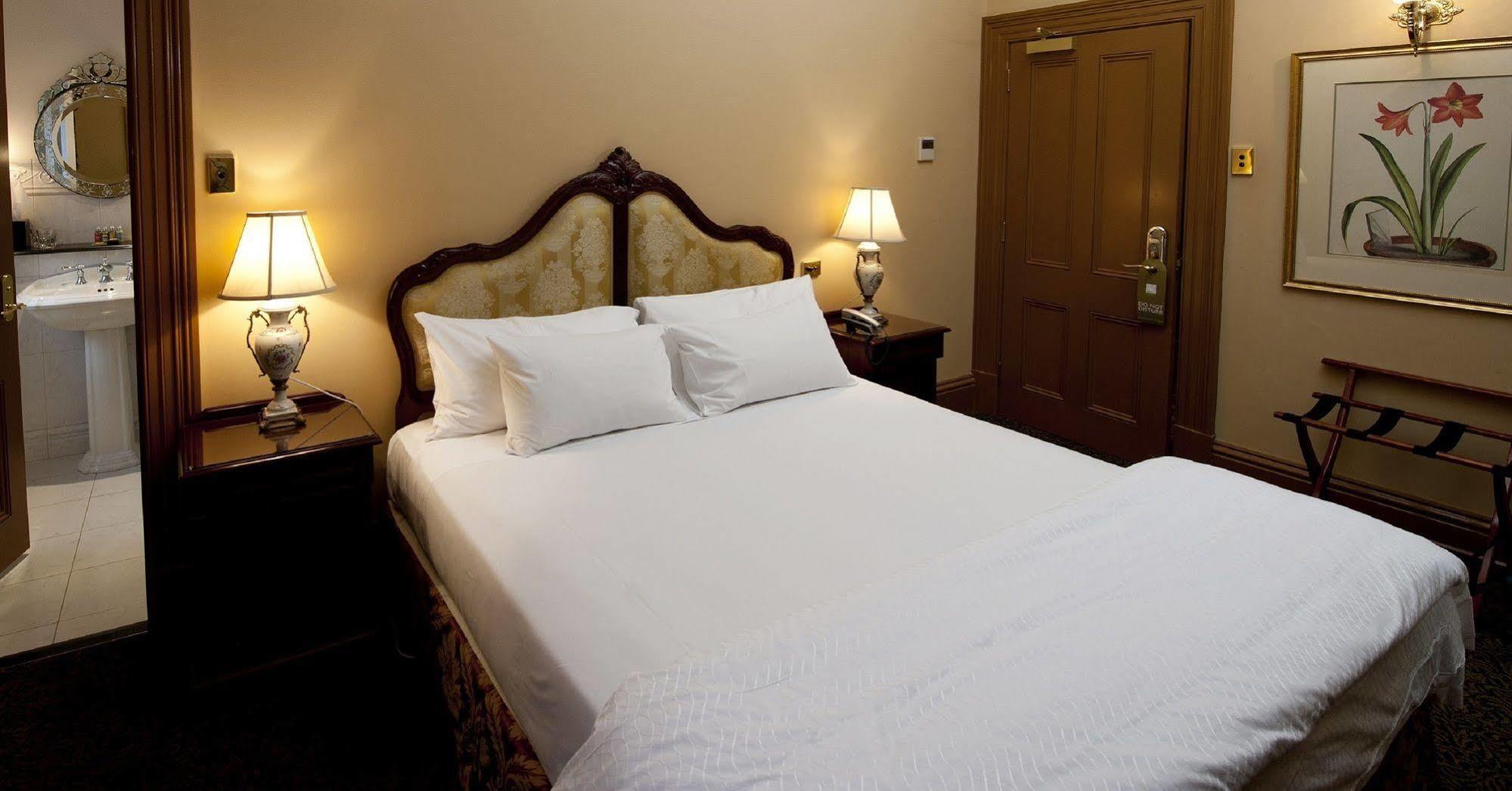 Craig'S Royal Hotel Ballarat Dış mekan fotoğraf A bedroom at the hotel