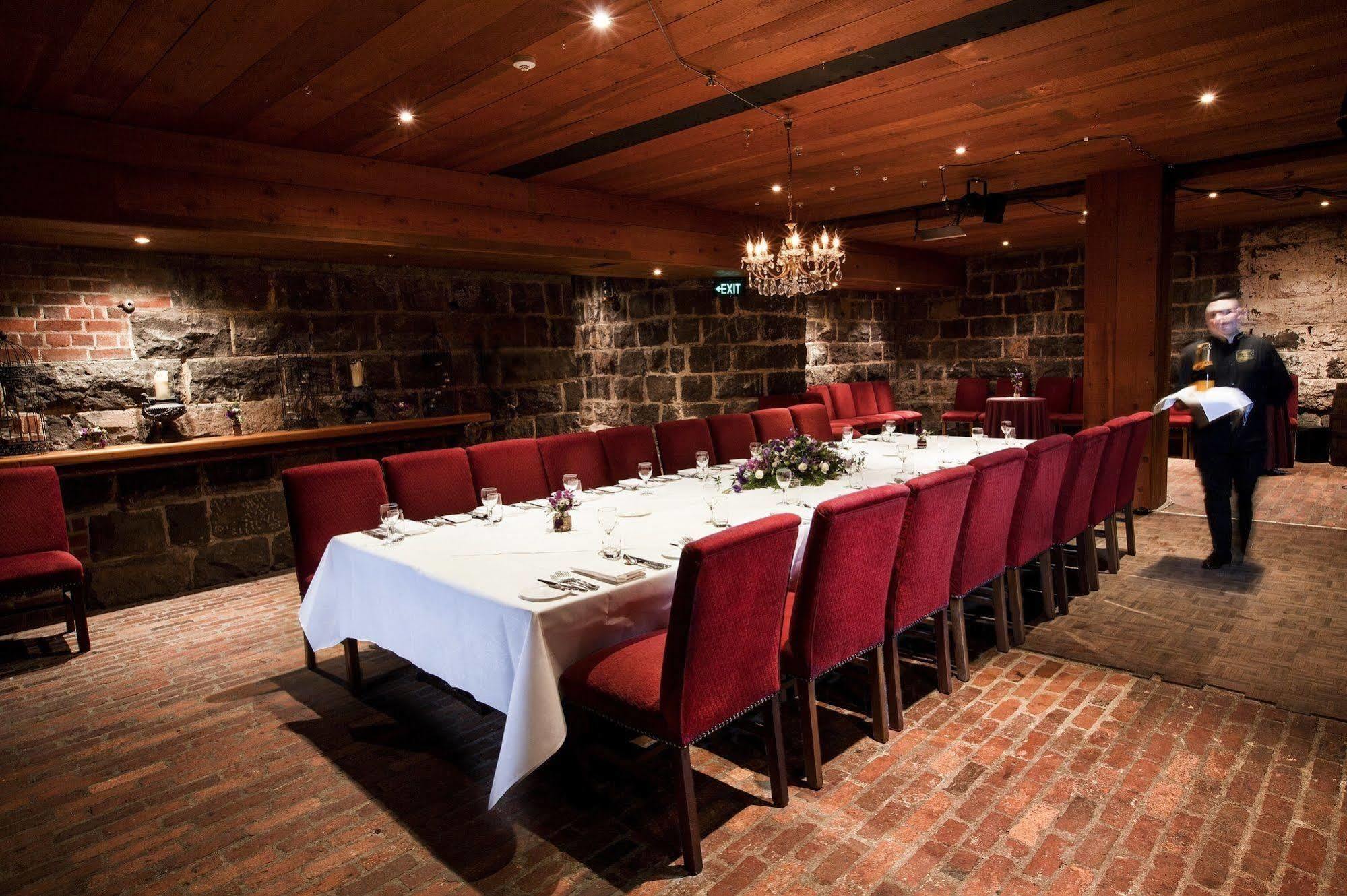 Craig'S Royal Hotel Ballarat Dış mekan fotoğraf The restaurant's wine cellar