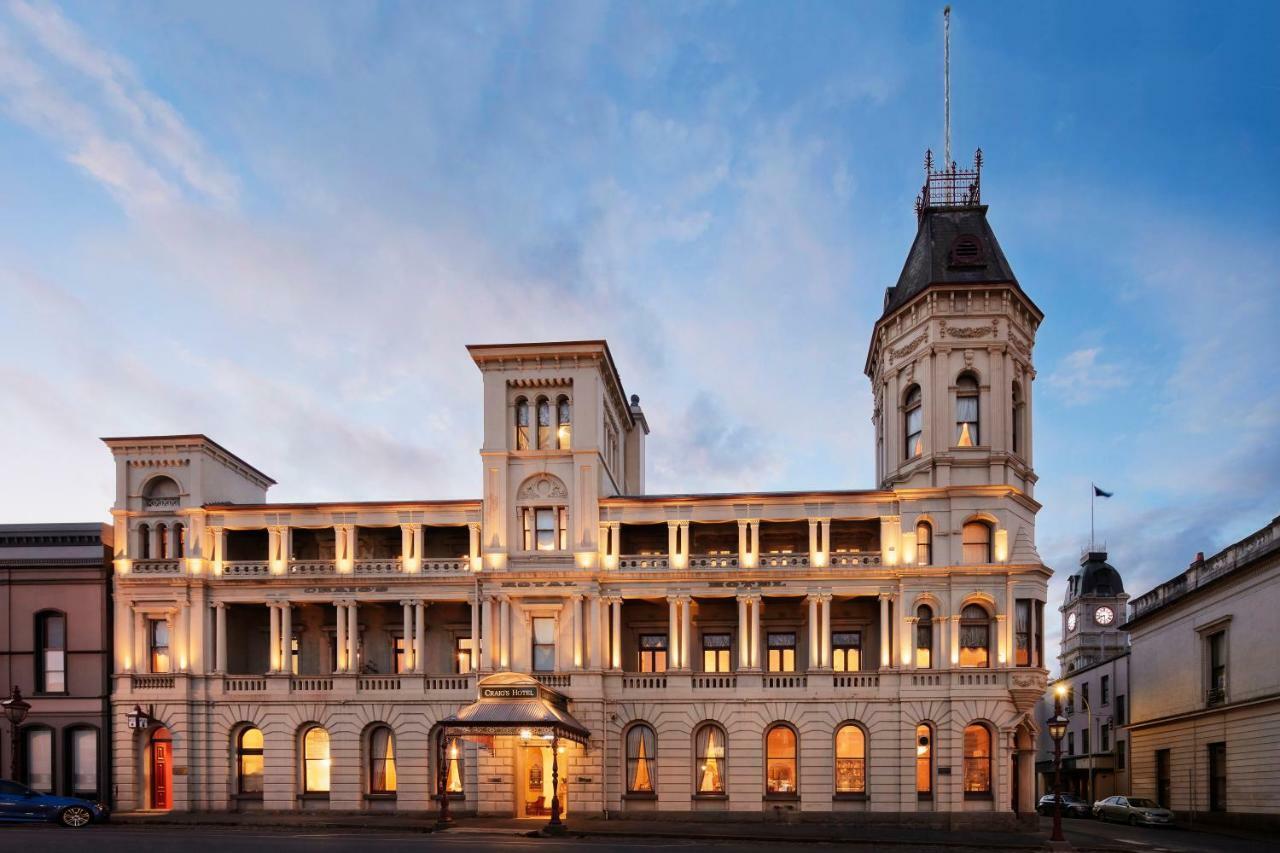 Craig'S Royal Hotel Ballarat Dış mekan fotoğraf The hotel at dusk
